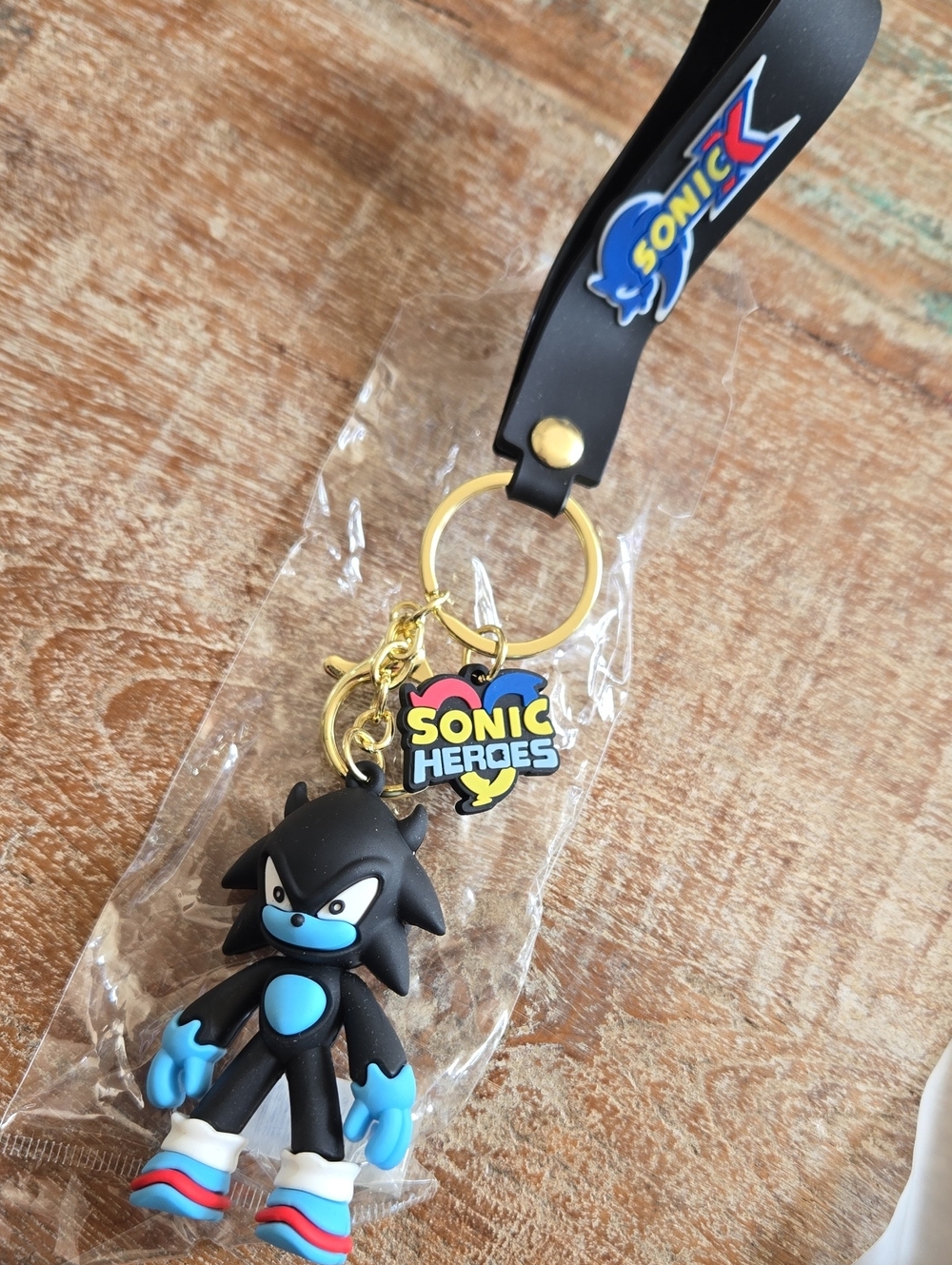 Sonic Heroes Shadow Black & Blue Figure Keychain Strap NWT. (BIN 011)